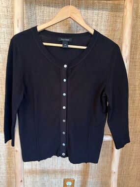 White House Black Market Cropped Scoop Neck Cardigan With Silver Snaps